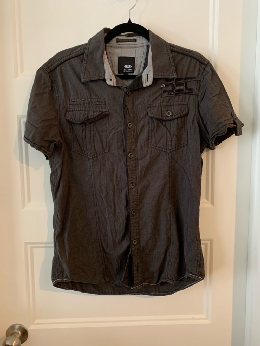 TXT Men's Short Sleeve 100% cotton Button-Down Shirt in Charcoal Gray